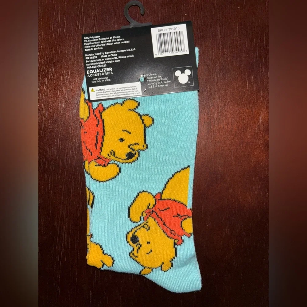 WINNIE THE POOH NOVELTY CREW SOCKS NWT MEN’S SHOE SIZE 9-13